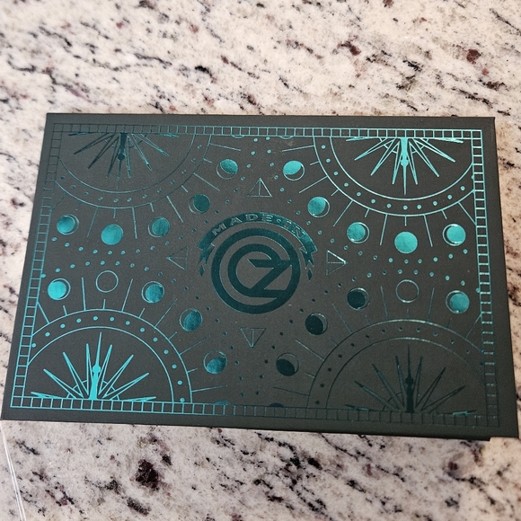 New Limited Edition Starbucks WICKED Gold Metal Gift Card Keychain Loaded W/$50 - Picture 6 of 9